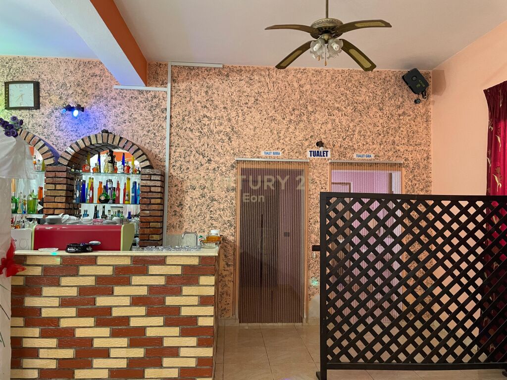Jepet me qira Bar Restorant dhe Hotel në Rinia, Durrës!
