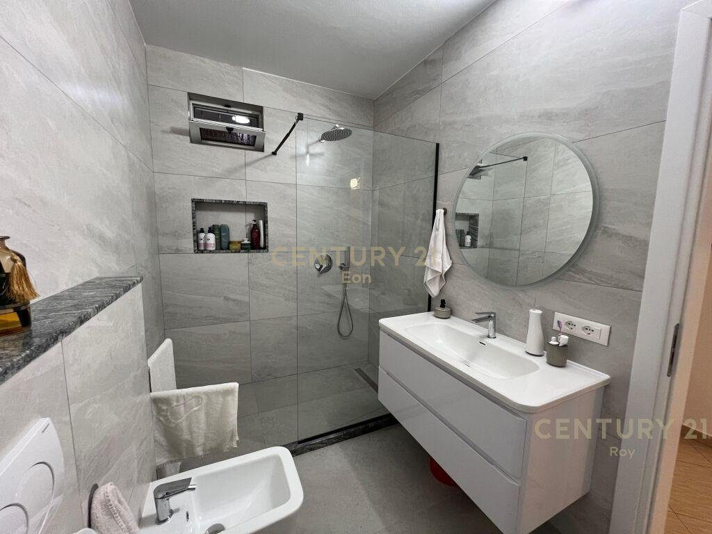 Apartament 2+1+2 Për Shitje në Stacionin e Trenit, Durrës!! 2