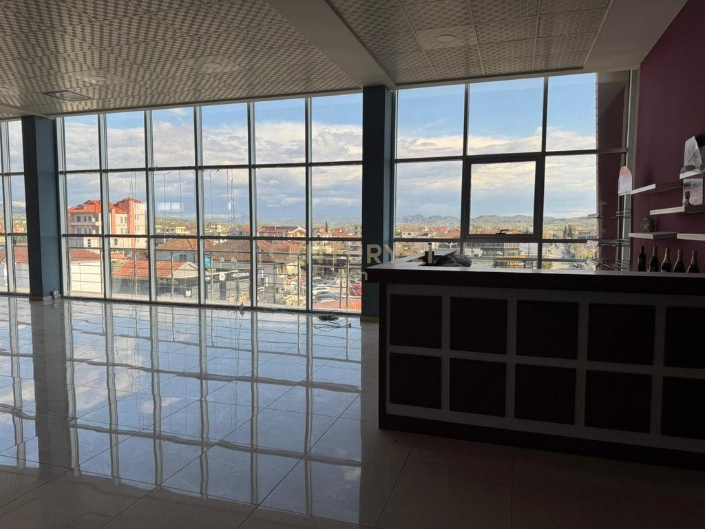 Hapësirë multifunksionale me qira në Shijak, Durres ! 3