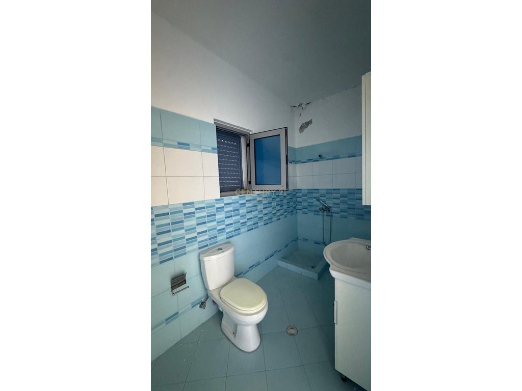 JEPET ME QERA NJE APARTAMENT 1+1 KAT I DYTE I NJE VILE, GOLEM ! 4