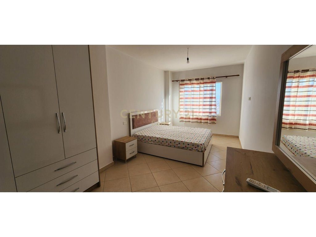 JEPET ME QERA APARTAMENT I MOBILUAR 2+1+2 PRANE STACIONIT TE TRENIT, DURRES ! 3
