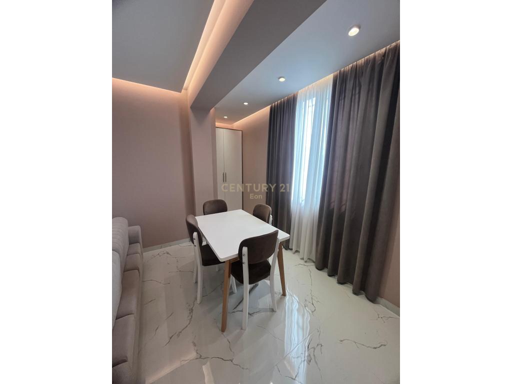 Apartament 2+1 Me Qira në Qendër të Golemit ! 2