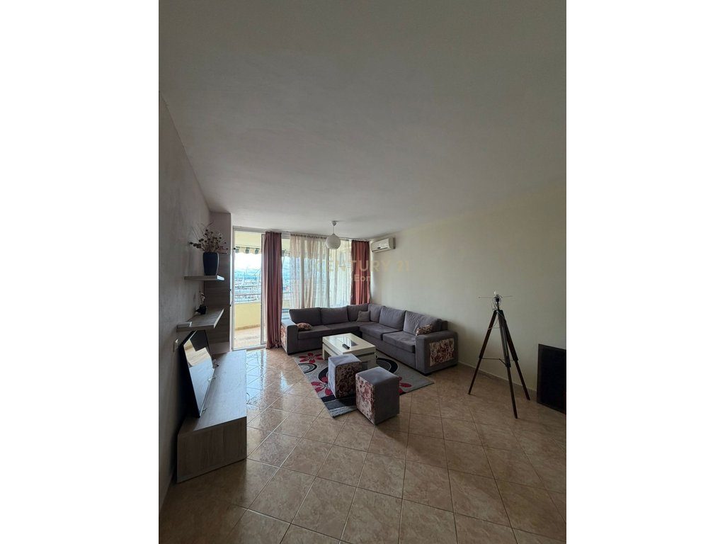 JEPET ME QIRA APARTAMENT ME PAMJE DETI 2+1+2 , RRUGA E RE E PORTIT ! 4