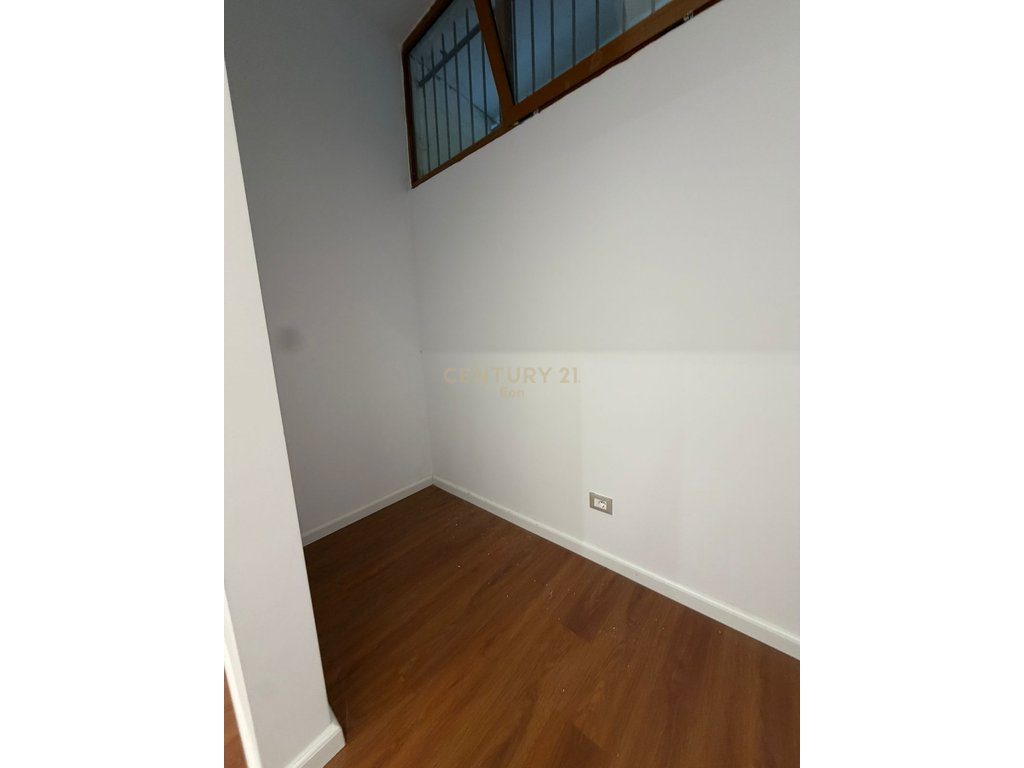 SHITET APARTAMENT 2+1+2 TUALETE DHE VERANDE , SEFER EFENDIU, DURRES !