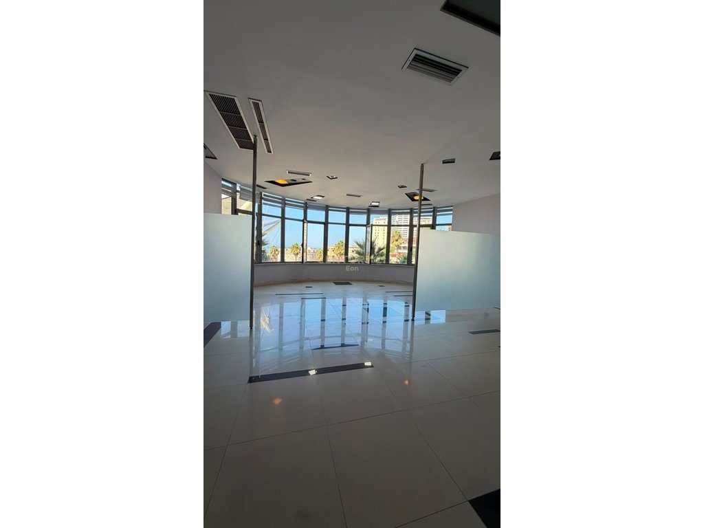 JEPET AMBIENT ME QIRA TEK FLY, DURRES !