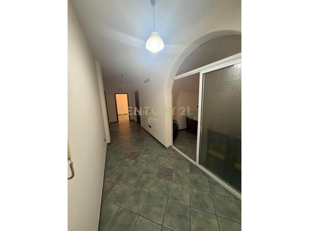 Shitet Kat Vile , ne Lagjen 5, Durres ! 3