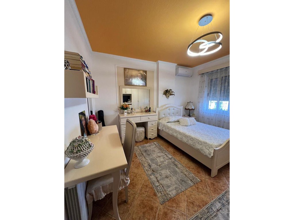 Shitet Apartament 3+1+2 ne Qender, Durres ! 2