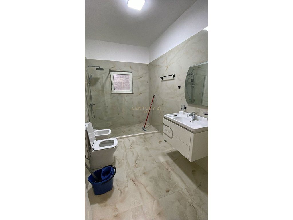 Duplex Për Shitje në Pallati i Sporteve, Qendra e Durrësit !! 2
