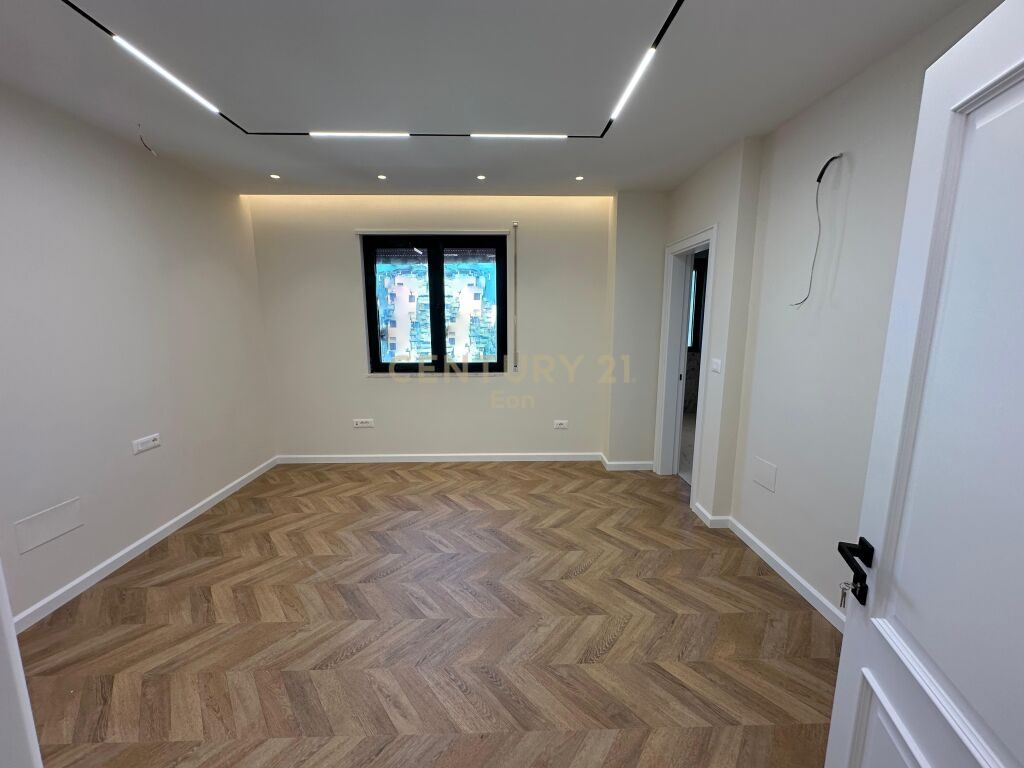 SHESIM APARTAMENT 3+1+2 NE QENDER TE DURRESIT TEK LULISHTJA 1 MAJI!