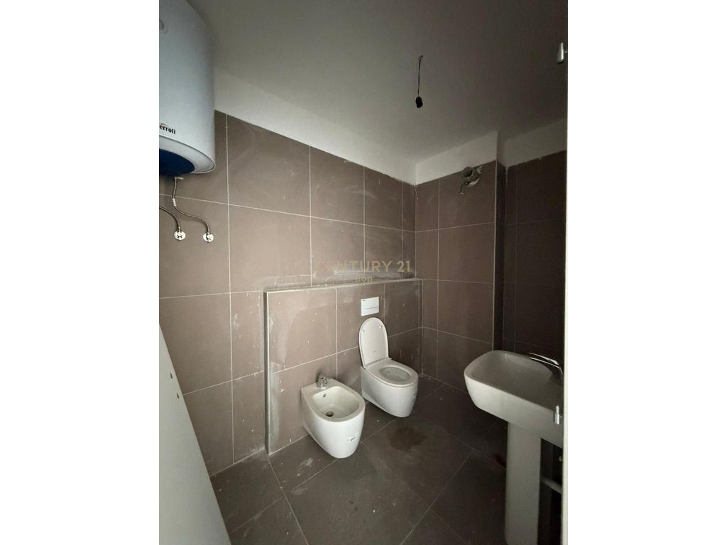 APARTAMENT 1+1 PER SHITJE TEK REZIDENCA EON ,NE GOLEM ! 2