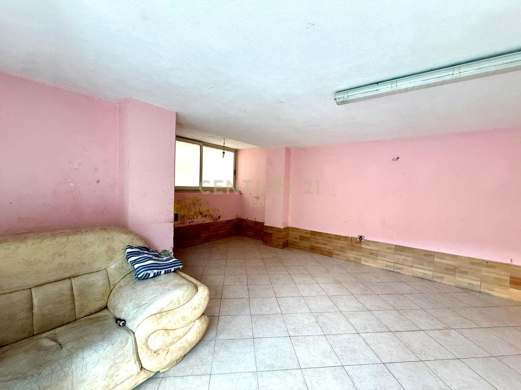 Ambient Komercial Për Shitje në Qendren e Durrësit ! 4