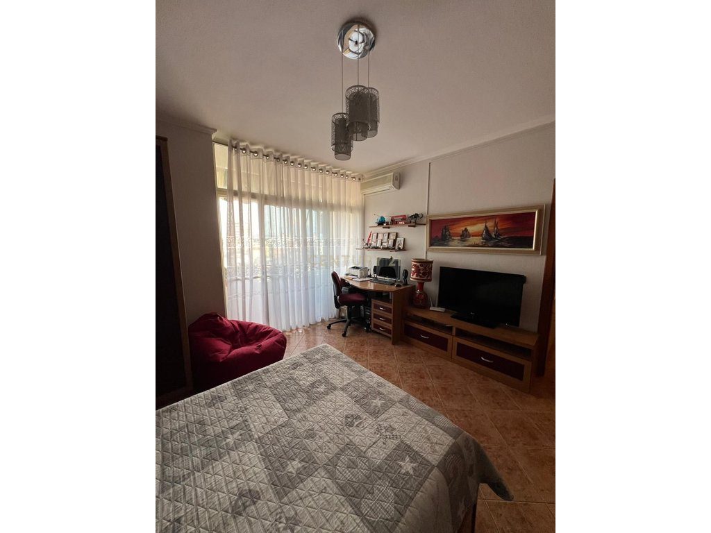 Shitet Apartament 3+1+2 ne Qender, Durres !