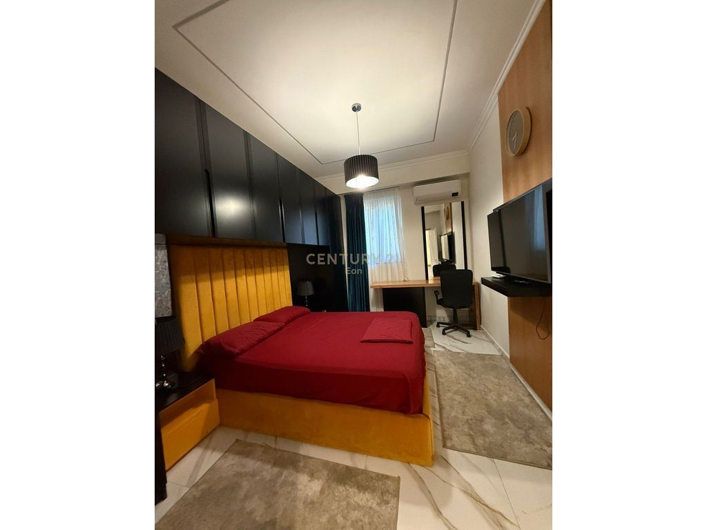 SHITET APARTAMENT 1+1 , E MOBILUAR NE DETAJE PRANE MUZEUMIT DURRES ! 4