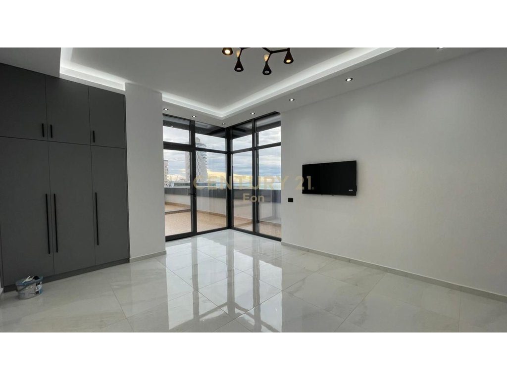 SHITET SUPER APARTAMENT 2+1+2 ME PAMJE DETI NE VOLLGA, DURRES !! 3