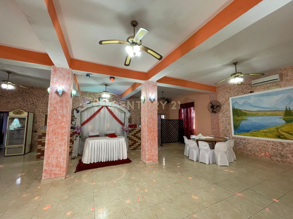 Jepet me qira Bar Restorant dhe Hotel në Rinia, Durrës!