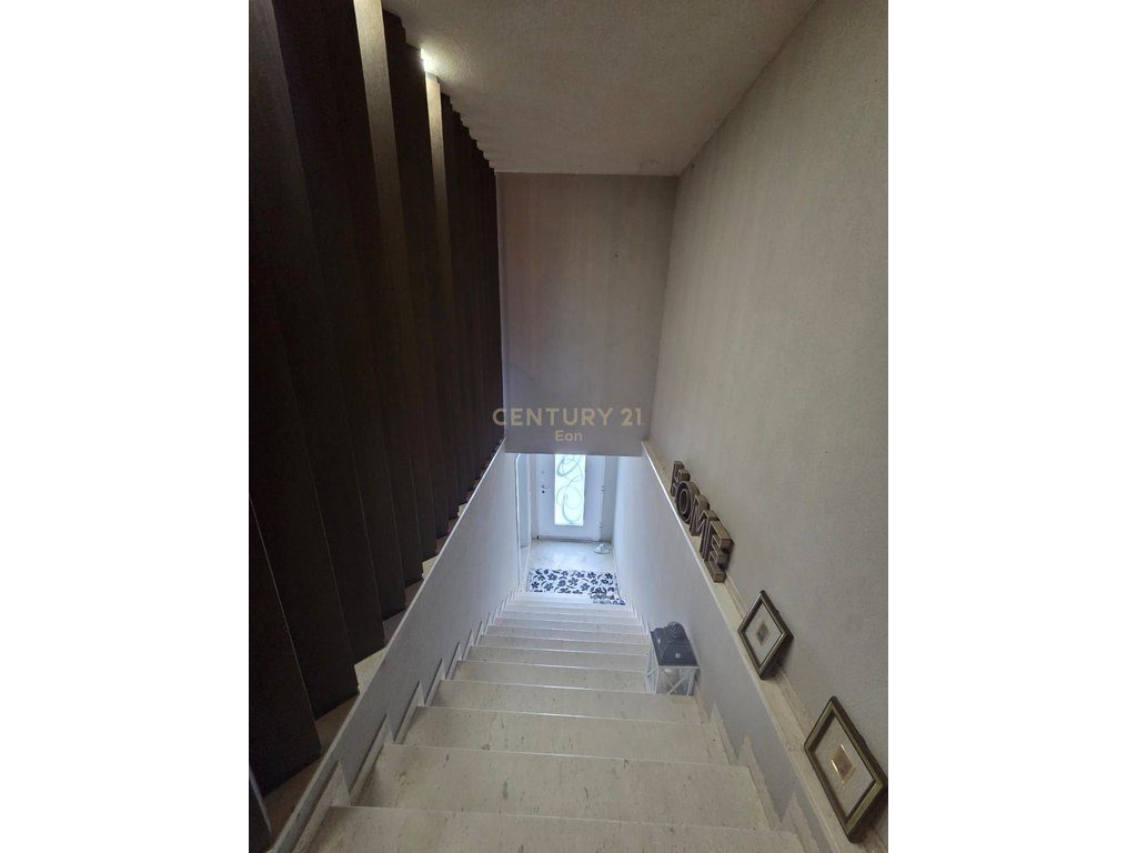 APARTAMENT/DUPLEX PER QERA TEK GJYKATA, DURRES !
