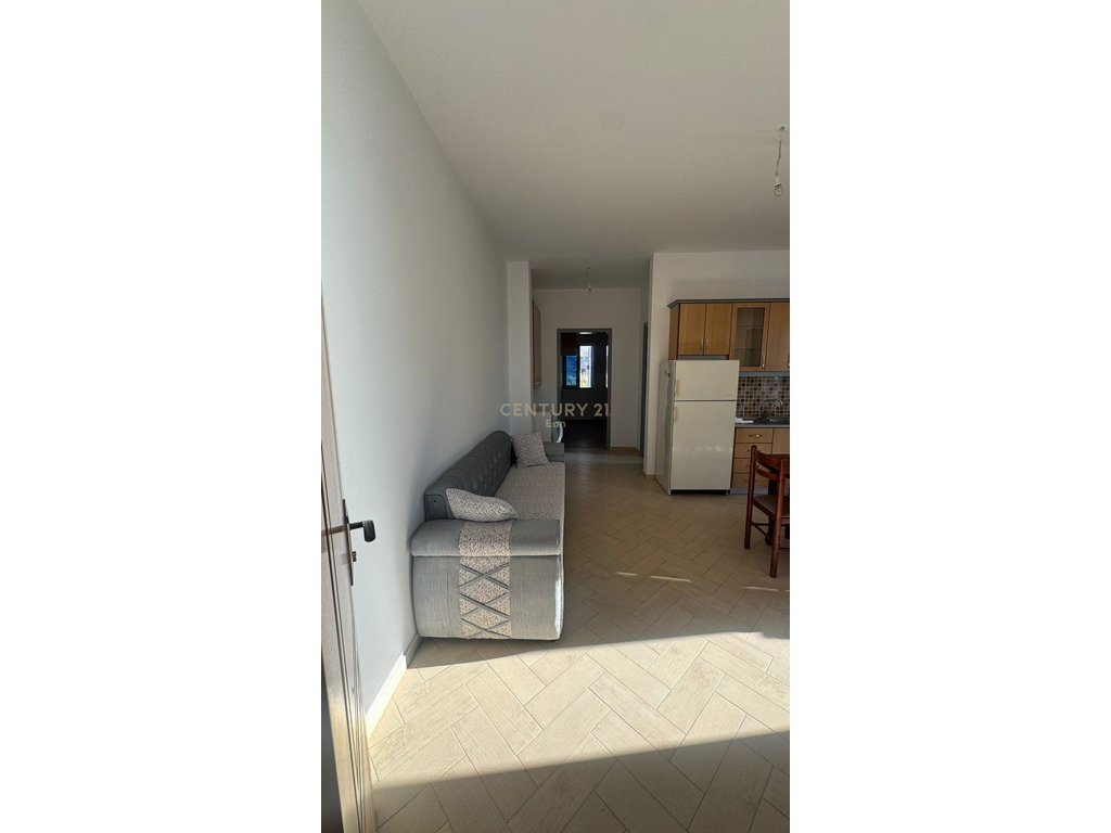 JEPET ME QERA NJE APARTAMENT 1+1 KAT I DYTE I NJE VILE, GOLEM ! 2