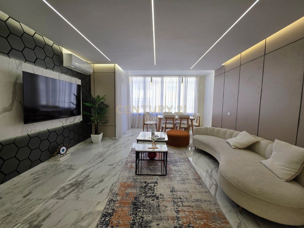 Super Apartament 2+1 në shitje në Plazh Hekurudha, Durrës! 3