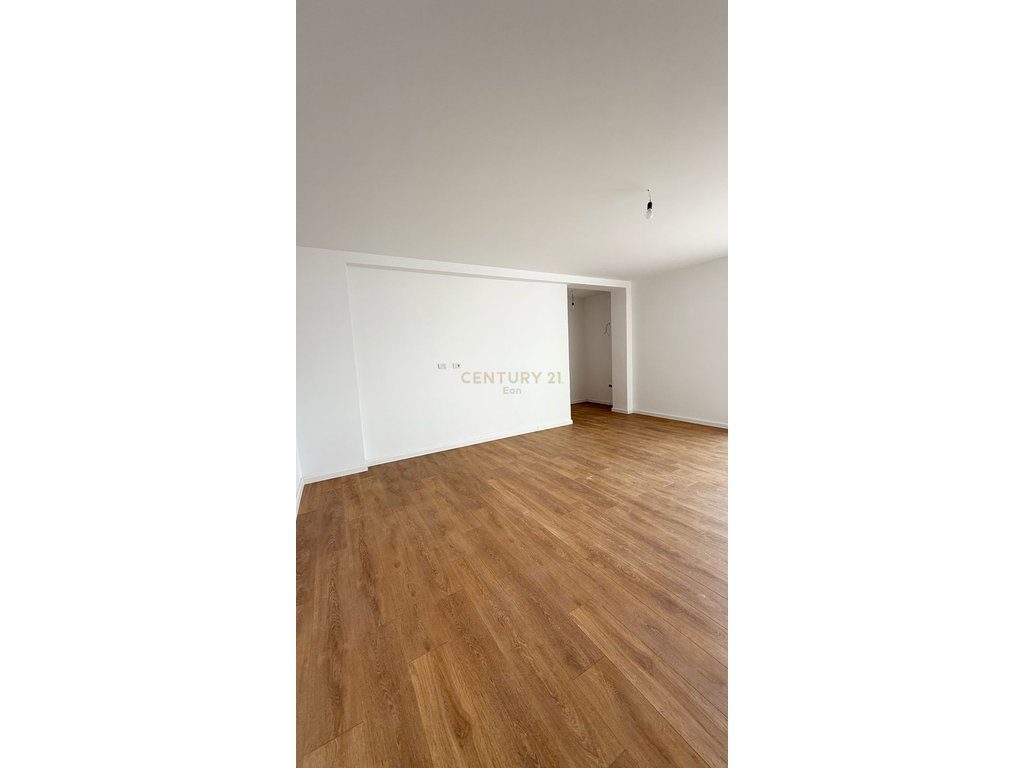 SHITET APARTAMENT 2+1+2 , PRANE UJESJELLESIT DURRES ! 2