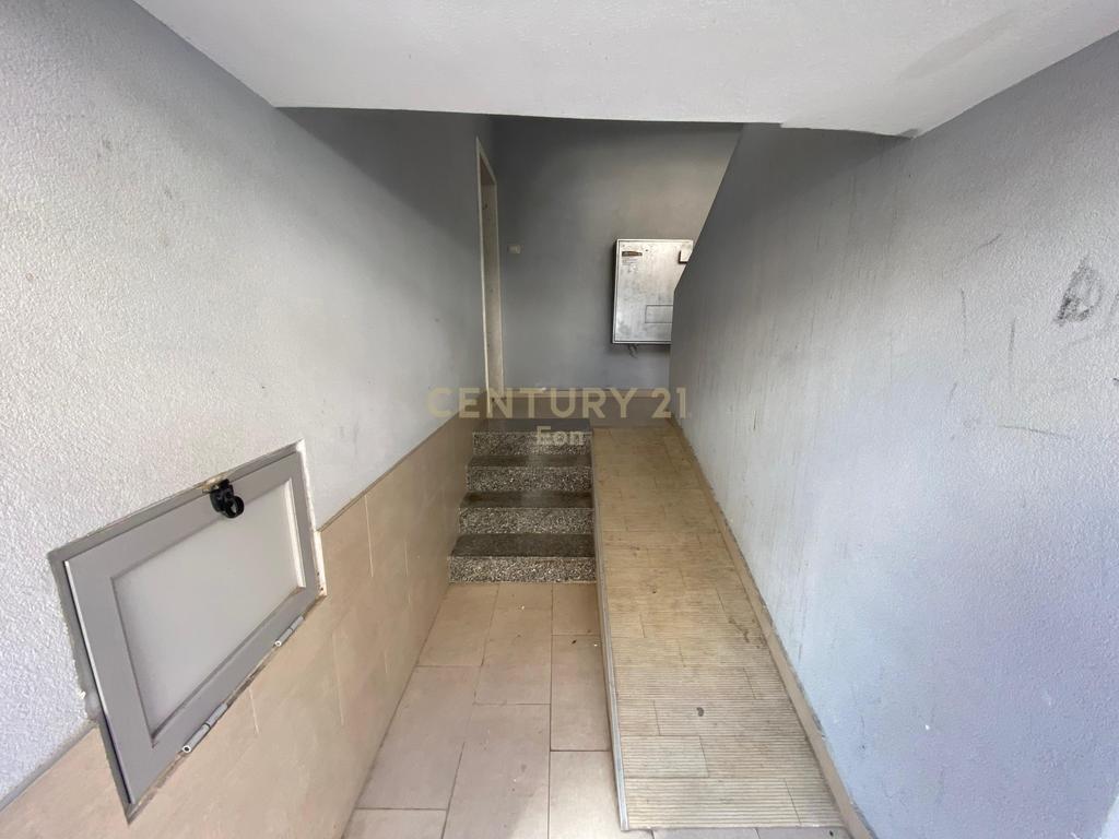 APARTAMENT 2+1+2 TUALETE BASHKE ME GARAZHD NE SHITJE PRANE STADIUMIT !! 2