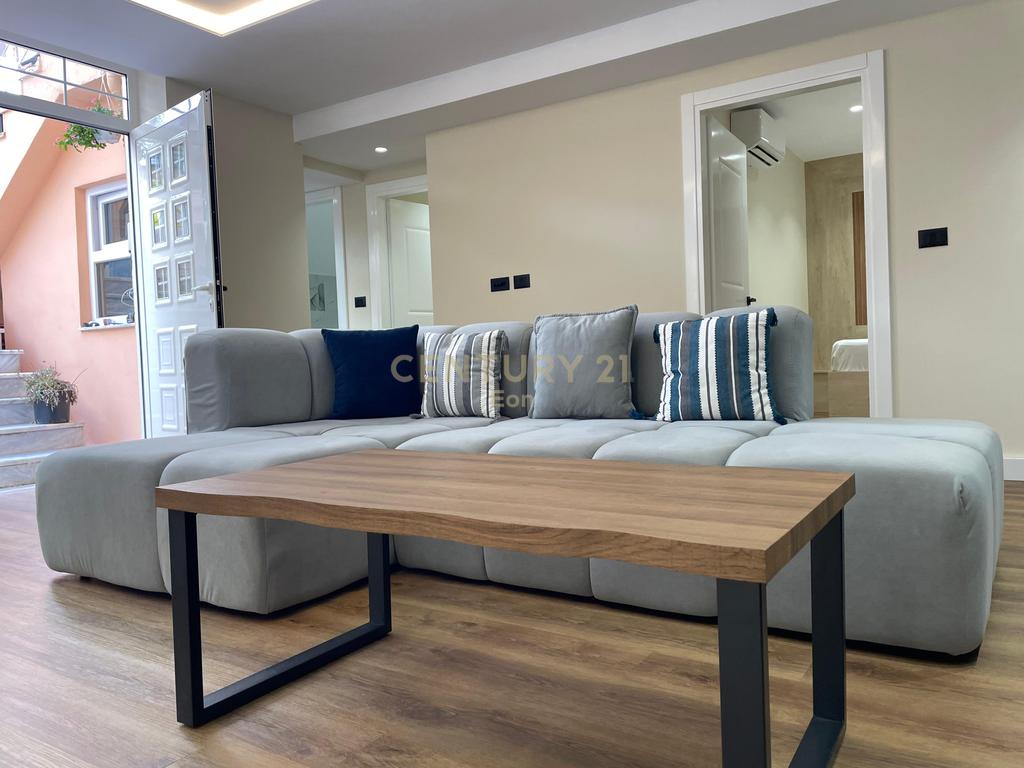 Apartament 2+1 me verandë, vetëm 100 metra nga deti – zona Plazh, Durrës!