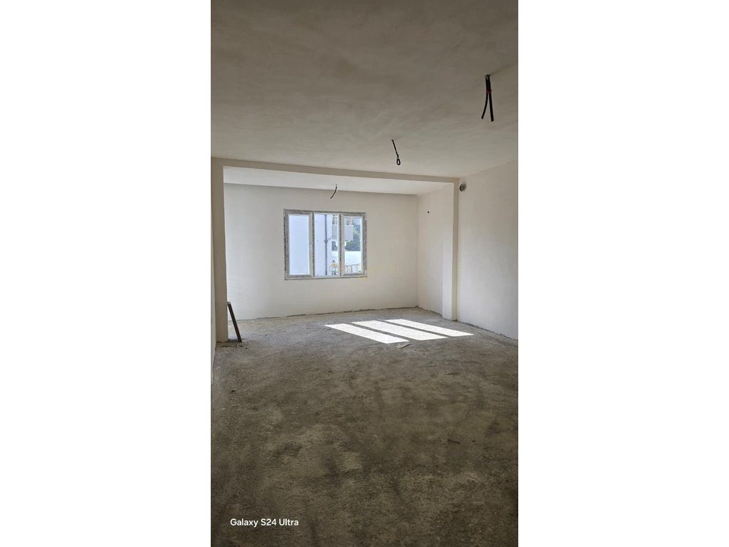 Apartament 2+1 në Shitje në Durrës me Post Parkimi dhe Depo ! 2
