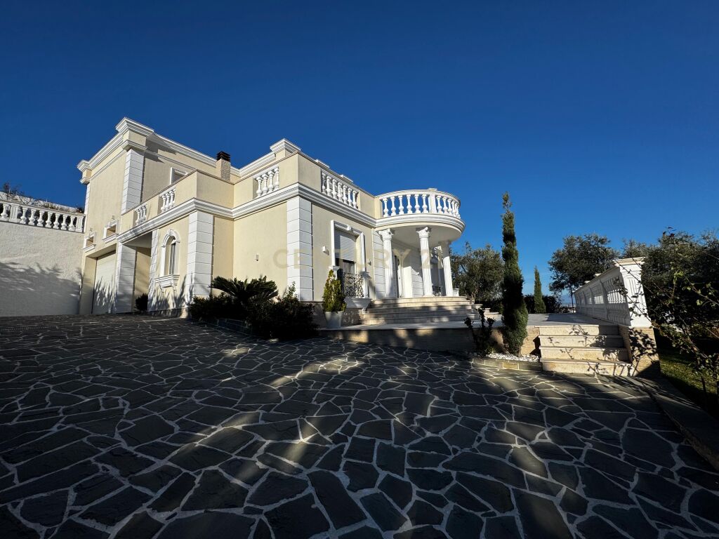 SHITET VILE LUKSOZE NE LAGJEN E RE, DURRES!
