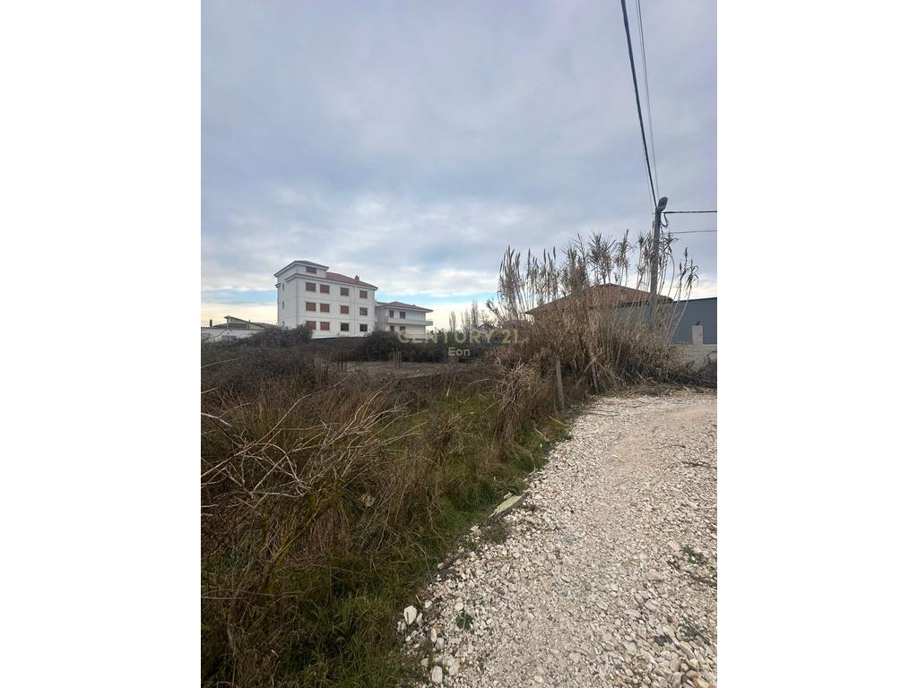 Tokë Truall 793 m² në Shkozet