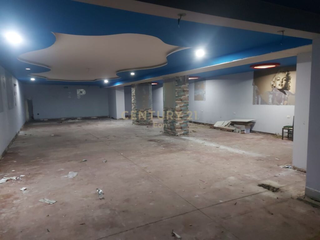 SHITET AMBIENT NE PLAZH DURRES 304.2 m2 !