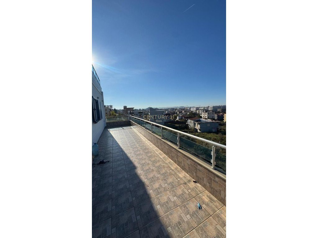 JEPET ME QERA NJE APARTAMENT 1+1 KAT I DYTE I NJE VILE, GOLEM ! 2