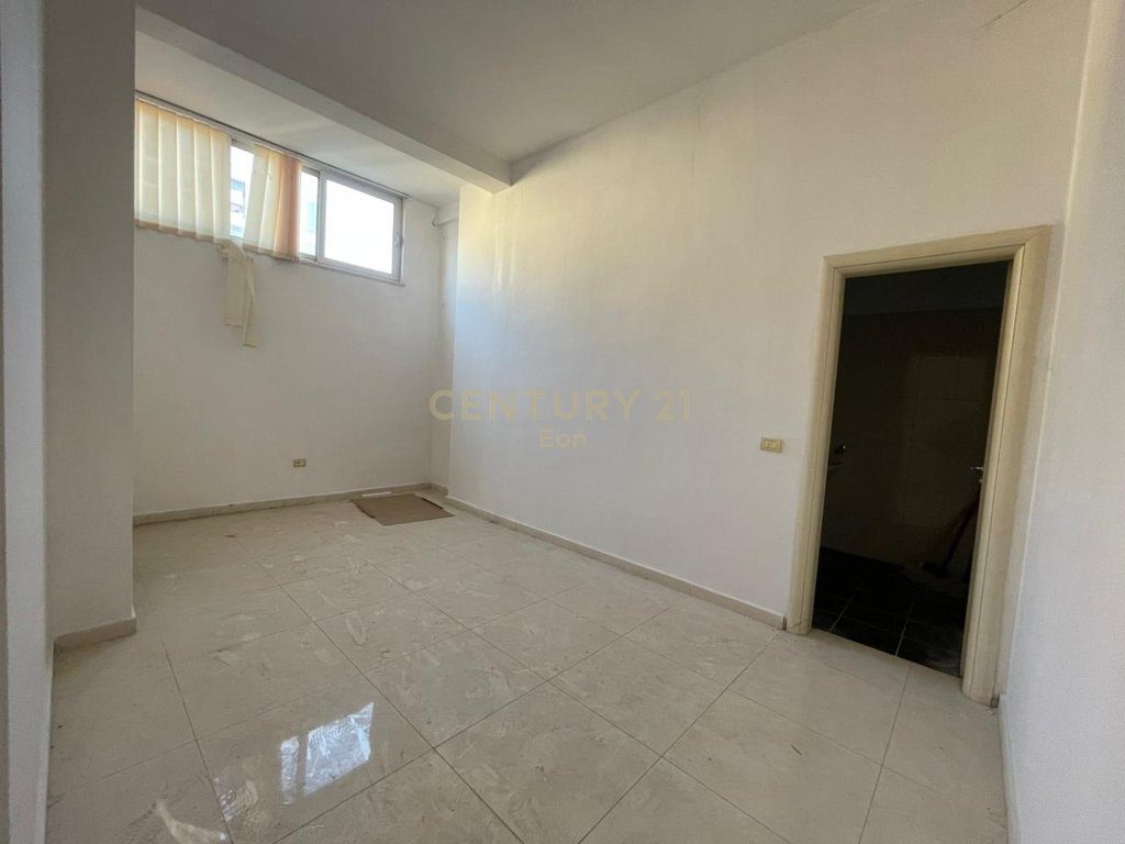Dyqan Për Shitje në Lagja nr.17, Durrës - 120000€ | 100 m² 3