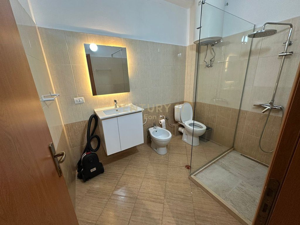 SHESIM APARTAMENT 1+1 NE QENDER TE DURRESIT, PALLATI SPORTIT ! 3