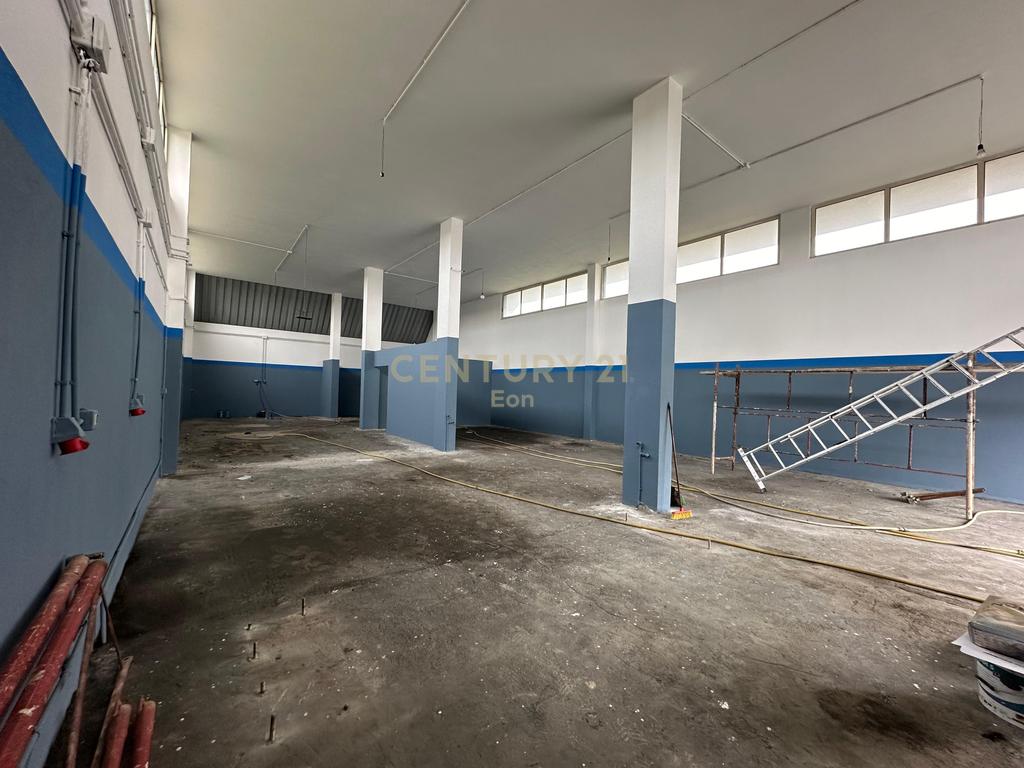 Kapanon për Shitje prane Agroturizem Vinea, ne Rruge Kryesore - 280,000€ !