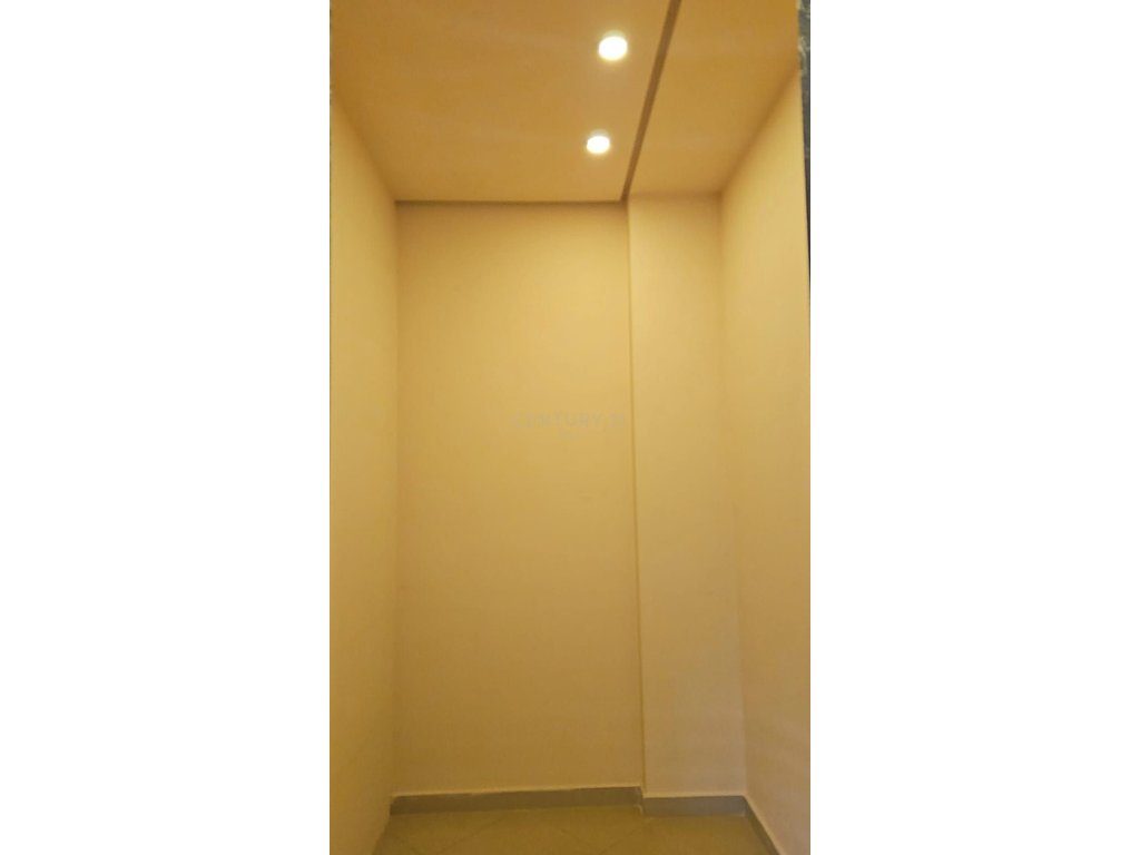 Zyrë Me Qira në Durrës - 850€ | 91 m²