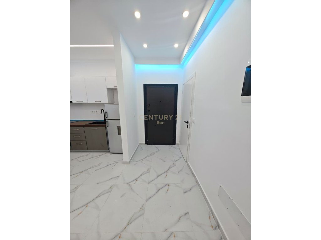 SHITET APARTAMENT 1+1, NE QENDER DURRES !!!!! 3