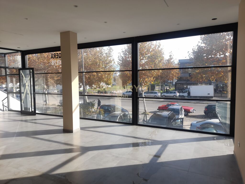 Jepet me qira ambient biznesi në Ish këneta, Durrës!