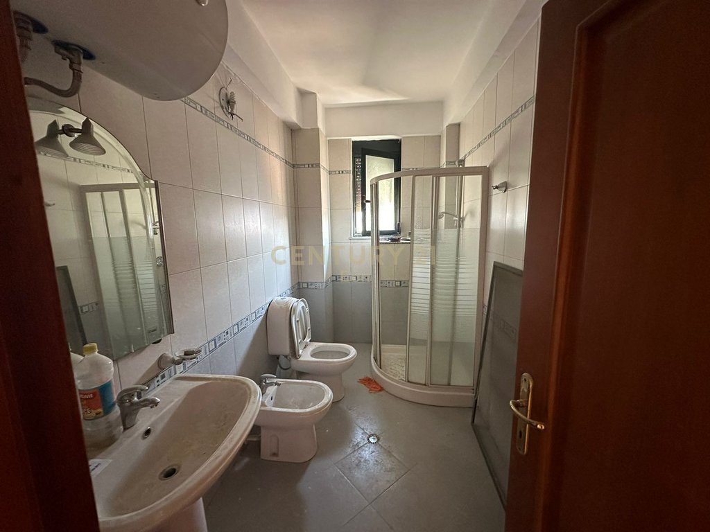 SHESIM 2 APARTAMENTE 2+1 DHE 1+1 DREJTORIA E POLICISE, DURRES ! 2
