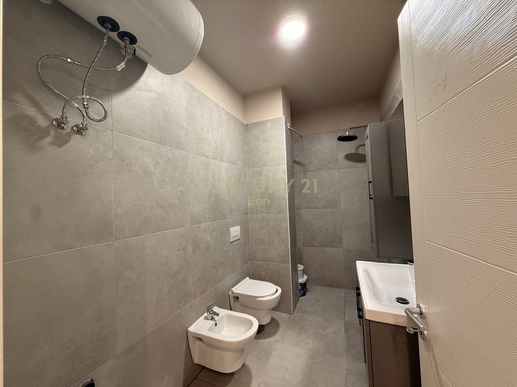 Apartament 1+1 Për Shitje në Golem ! 2