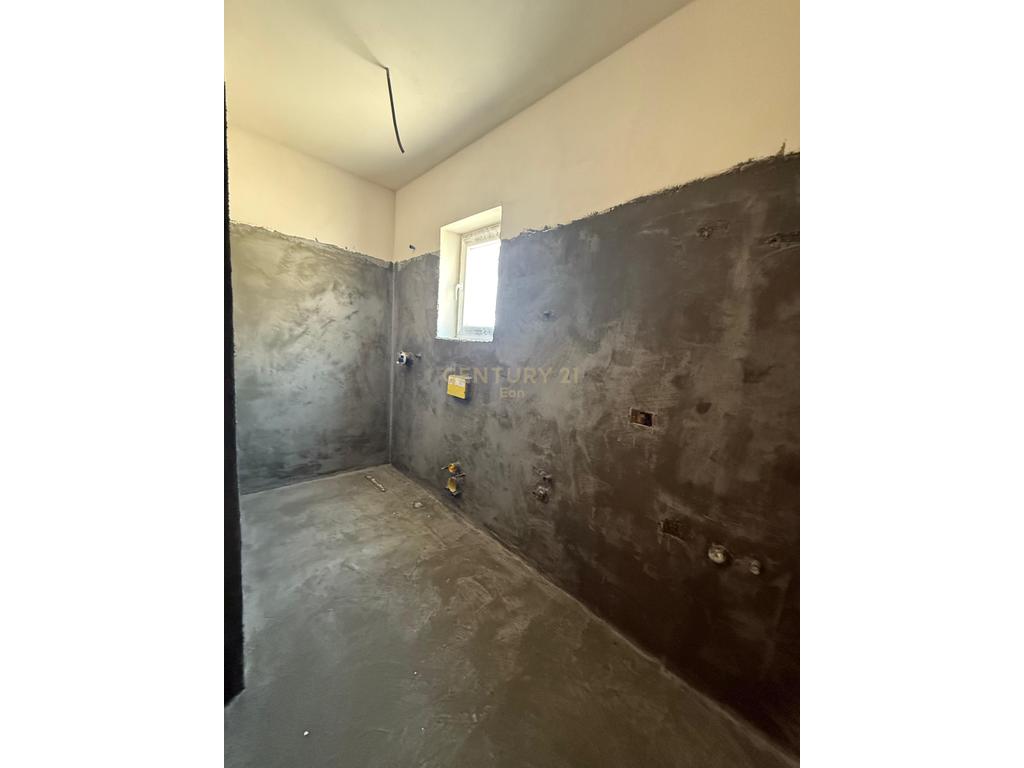 Apartament 1+1 në Shitje në Durrës me Post Parkimi dhe Depo !