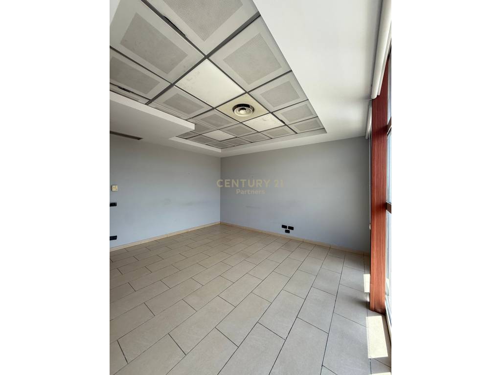 OFFICE FOR RENT ON KAVAJES STREET 4