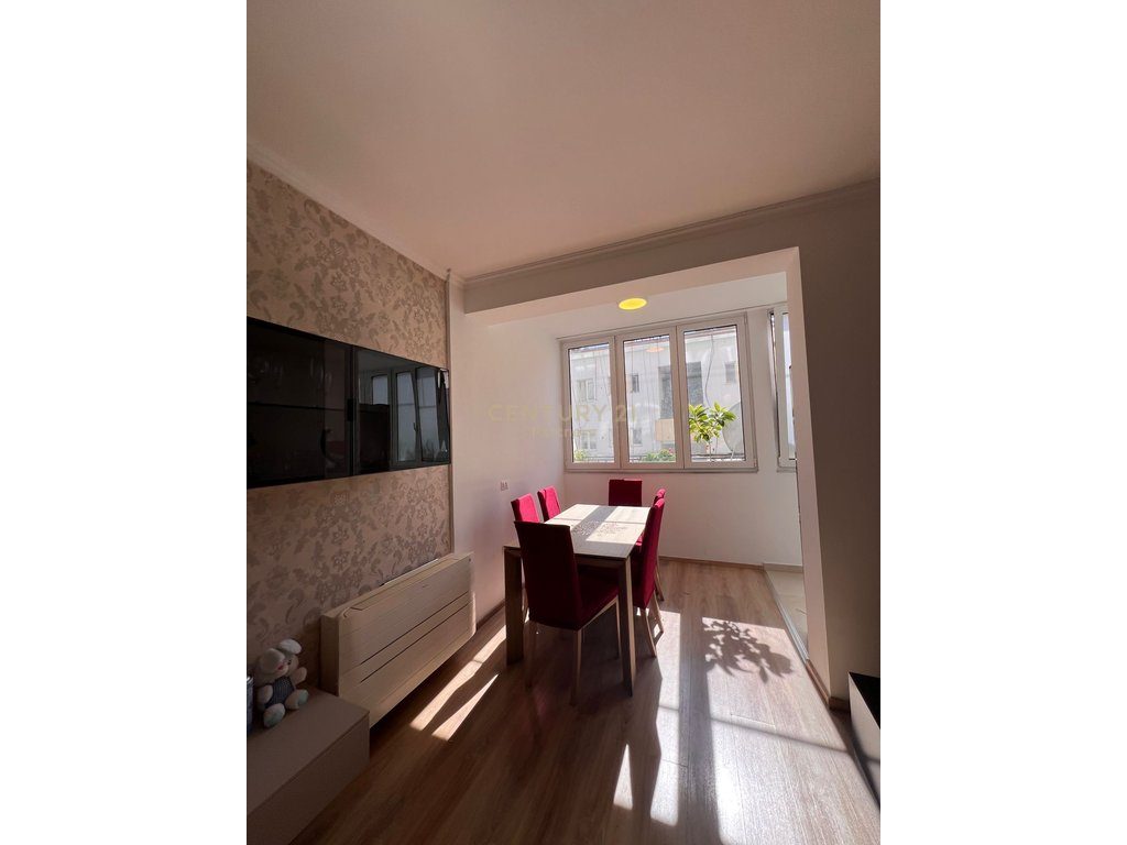 FOR RENT BUSINESS PREMISES NEAR THE 9-STORY BUILDINGS 4