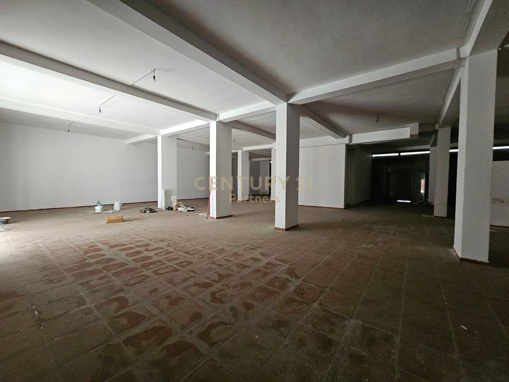 FOR SALE 4 COMMERCIAL PREMISES + 3 PARKING SPACE, EXCELLENT! 4
