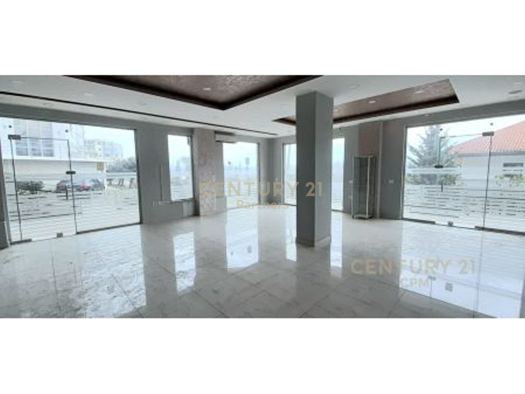 COMMERCIAL UNIT FOR SALE – FLOOR 0 | MAIN STREET FRONTAGE | VIEW OF THE DRY LAKE 3