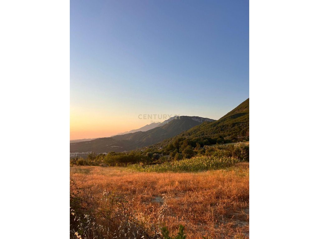 LAND FOR SALE 800M2 IN PELLUMBAS - POSSIBILITY OF EXPANSION AND VILLA CONSTRUCTION