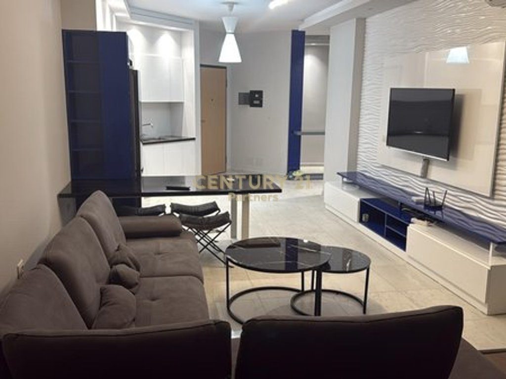 OPPORTUNITY SALE APARTMENT 2+1+2 & VERANDA IN VLORE-LUNGOMARE 2