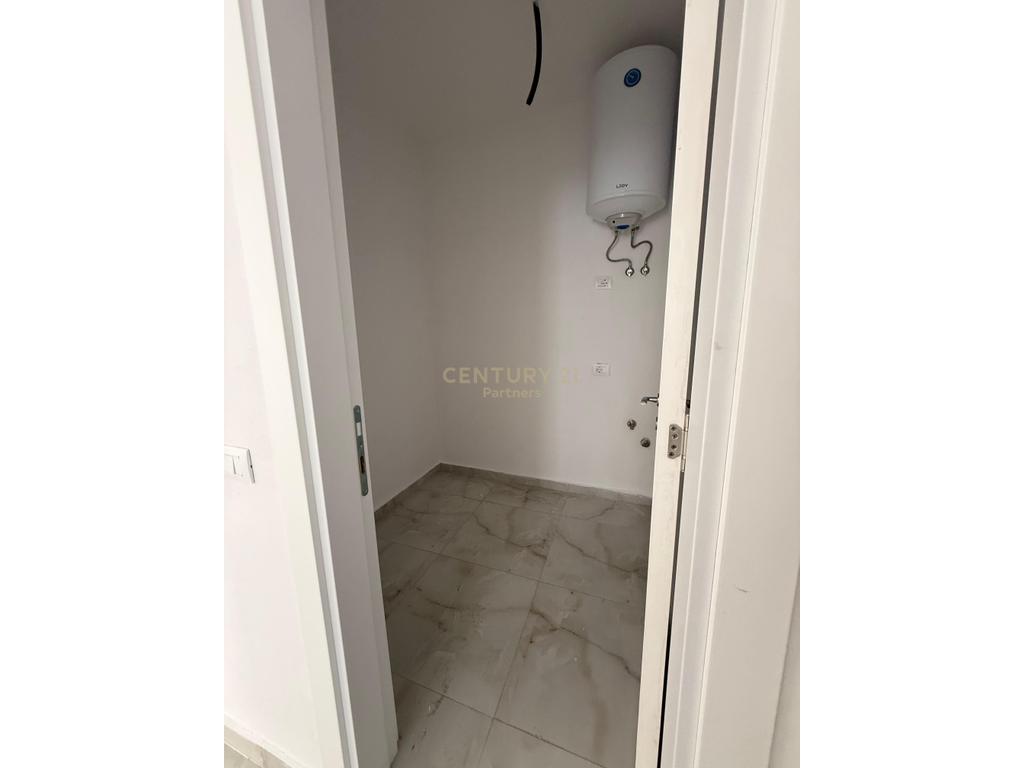APARTMENT 2+1+2 + PARKING SPACE FOR RENT AT COMPLEX E88, LAPRAKË 3