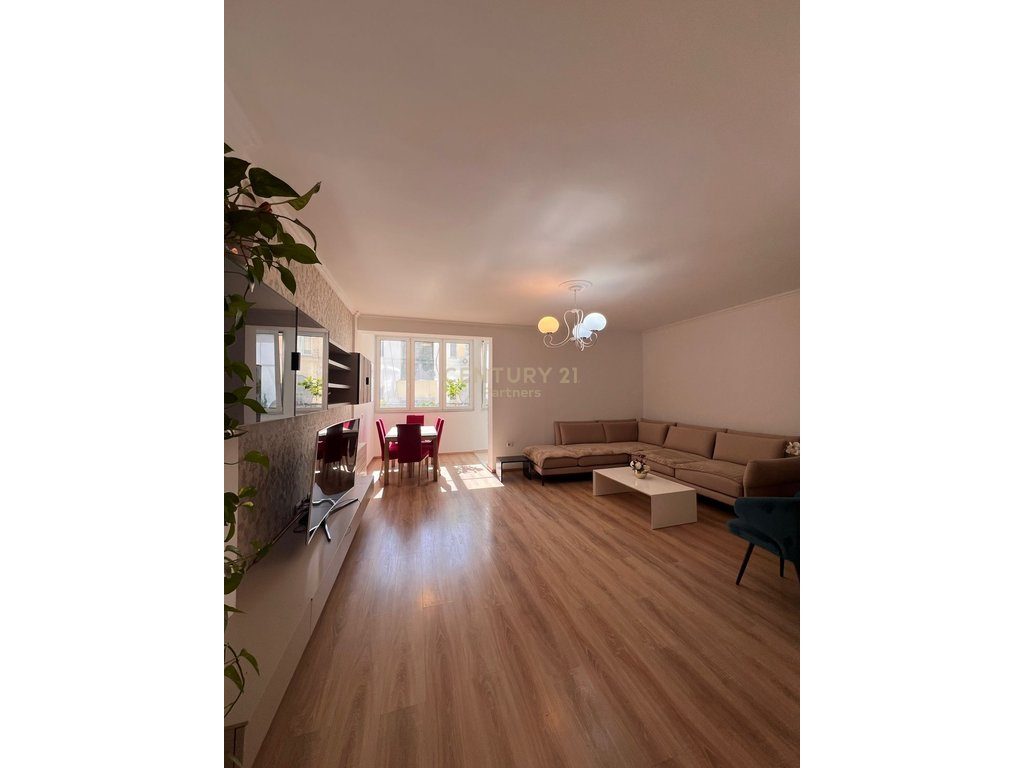 FOR RENT BUSINESS PREMISES NEAR THE 9-STORY BUILDINGS