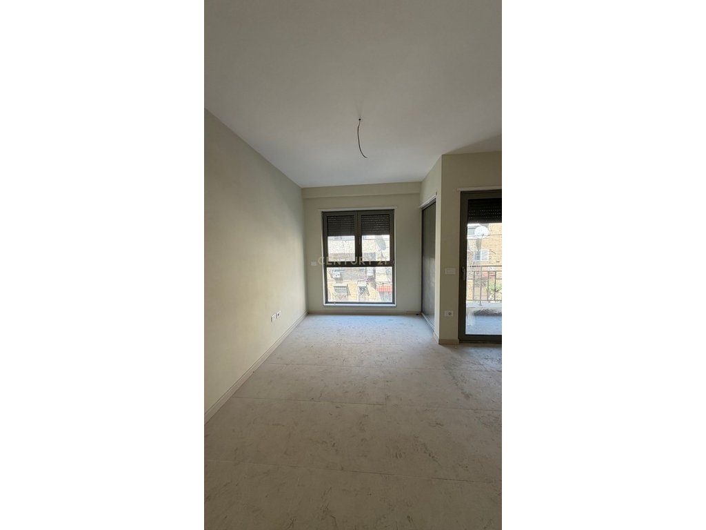 FOR RENT 1+1 COMMERCIAL SPACE NEAR THE RED SCHOOL