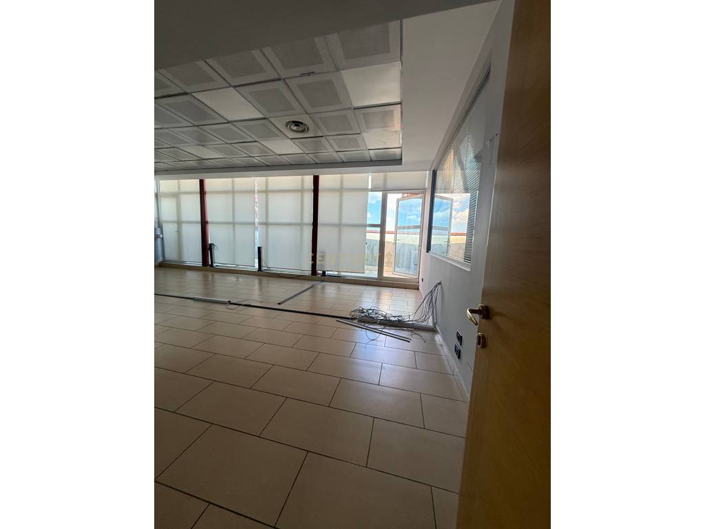 OFFICE FOR RENT ON KAVAJES STREET 2