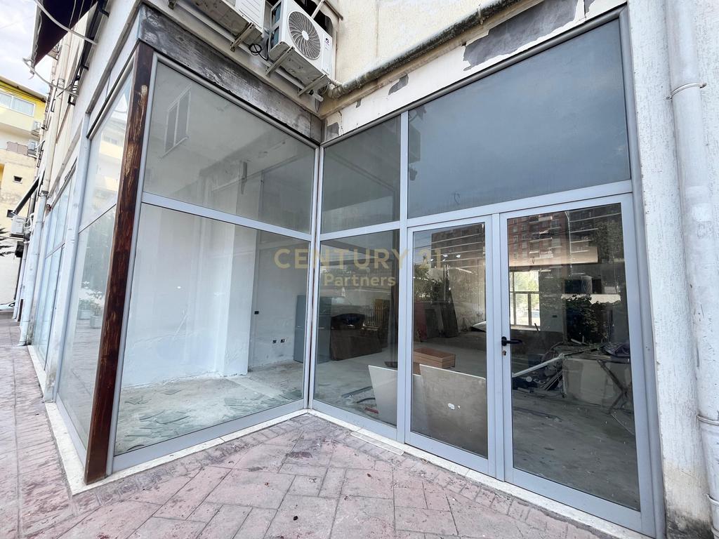 SHOP FOR SALE IN ASTIR! 3